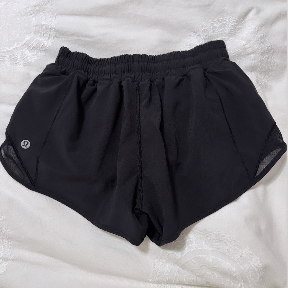 NEW Lululemon, Black, 2.5 Hotty Hot shorts, 4 regular - Picture 2 of 3
